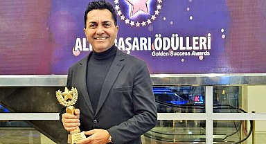 'Yılın En İyi Bestecisi' ödülünü aldı, Çeşme'ye adadı
