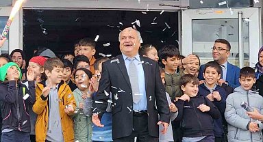 47 yıllık eğitimci alkışlarla mesleğine veda etti