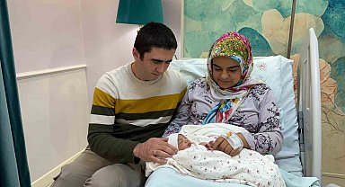 8 yıllık evlat hasreti yılbaşında son buldu: Tunceli'de 2026'nın ilk bebeği "Sahra" dünyaya gözlerini açtı