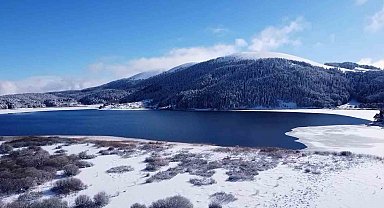 Abant Gölü'nde kış güzelliği