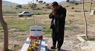 Acılı baba karne gününde maganda kurşunuyla ölen oğlunun kabrinde ağladı