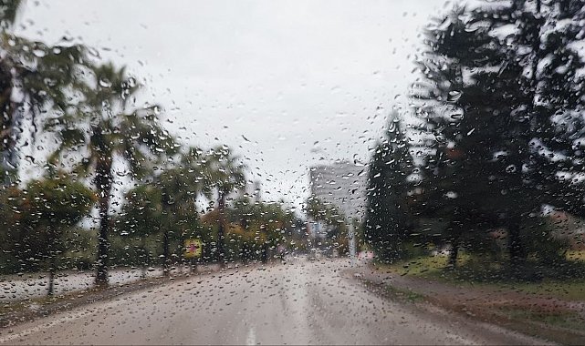 Adana güne yağmurlu başladı
