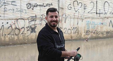 Adana'da altyapı isyanı: Esnaf göle dönen sokakta olta attı