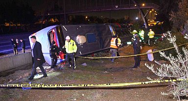 Adana'da yolcu otobüsü devrildi: 8 yaralı