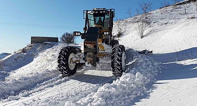 Adıyaman'da karla mücadele çalışmaları devam ediyor
