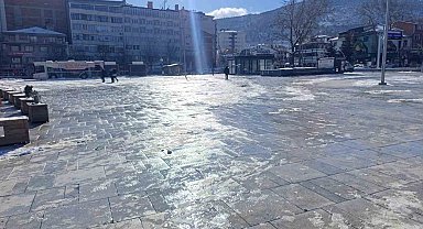 Afyonkarahisar yılın ilk gününe dondurucu soğukla başladı