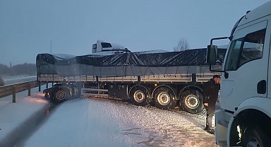 Afyonkarahisar'ın yüksek kesimlerinde kar yağışı etkili oldu