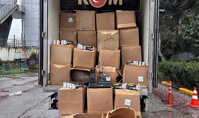 Ahırı, kaçak tütün deposuna çevirmiş