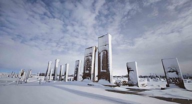 Ahlat'ın tarihi mekanlarından kartpostallık kar manzaraları