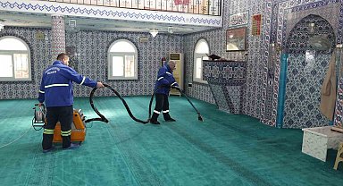 Akdeniz'de ibadethaneler periyodik olarak temizleniyor