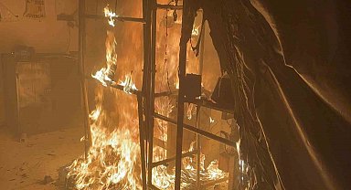 Aksaray'da fabrika alev alev yandı