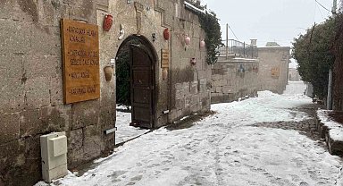 Aksaray'ın Güzelyurt ilçesinde kar yağışı etkili oldu