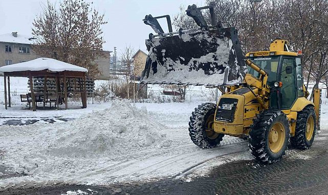 Akyaka Belediyesi karla mücadele ekipleri görev başında