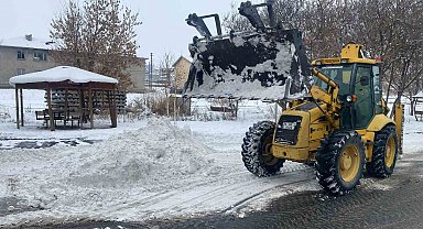 Akyaka Belediyesi karla mücadele ekipleri görev başında