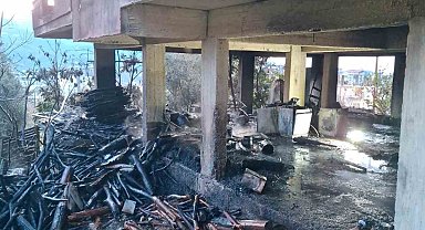 Alanya'da müstakil evin odunluğunda çıkan yangını itfaiye söndürdü