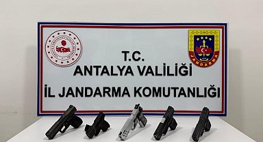 Alanya'da ruhsatsız silah operasyonu