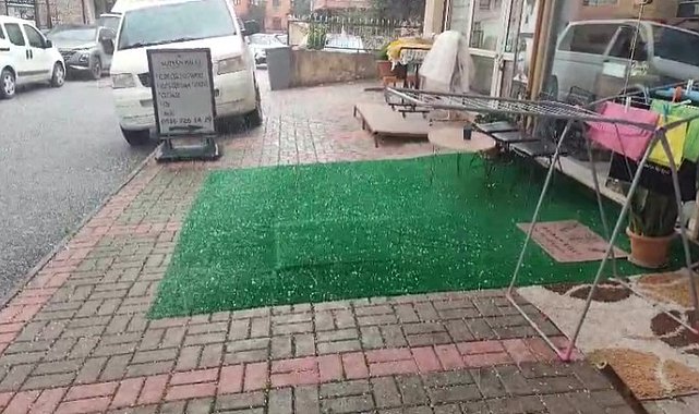 Alanya'da sağanak yağış yerini doluya bıraktı