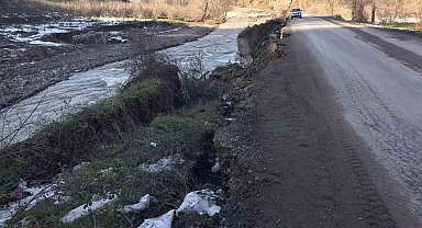 Alaplı'da istinat duvarı çöktü