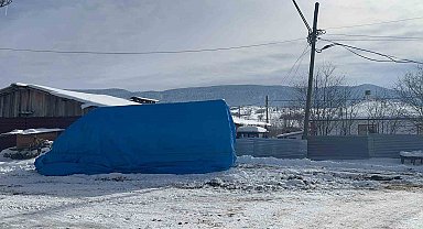 Alevlere teslim olan minibüsünü izlerken kalbine yenik düştü