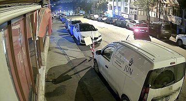 Alkollü sürücü park halindeki 5 araca çarpıp kaçtı