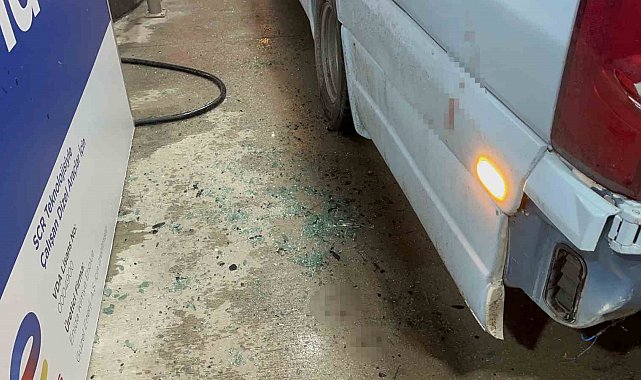 Alkolmetreyi üflememek için direndi, dolmuşun camını kafasıyla kırdı