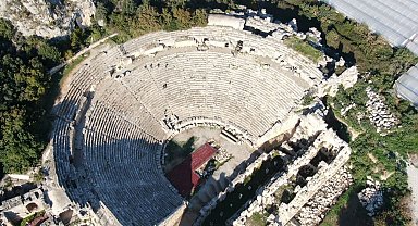 Alüvyonlarla örtülü Anadolu'nun Pompei'si Myra'da kazılar özel mülkiyet sınırlarında ilerliyor