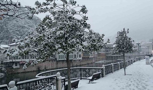 Amasya yeni yıla karla girdi, şehir beyaza büründü
