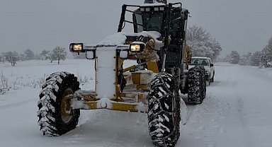 Amasya'da kardan kapalı köy yolu kalmadı: 180 köy yolu ulaşıma açıldı