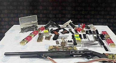 Amasya'da silah kaçakçılığı operasyonu: 5 ruhsatsız silah ve 600'den fazla fişek ele geçirildi