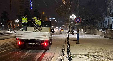 Ankara yeni yıla kar yağışı ile girdi