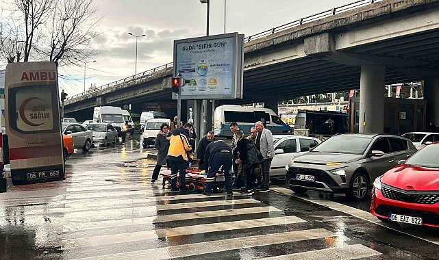 Ankara'da yaya geçidinde otomobilin çarptığı kadın yaralandı
