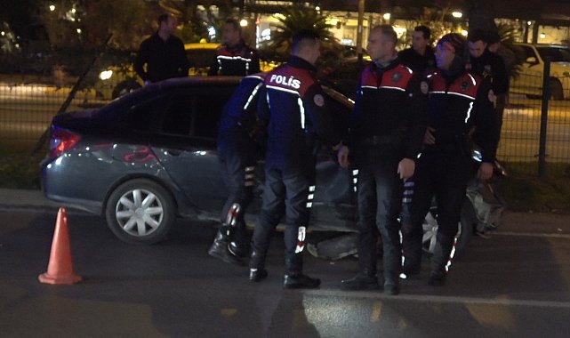 Antalya'da polisten kaçan sürücü kaza yaptı