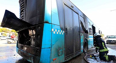 Antalya'da seyir halindeki halk otobüsü alevlere teslim oldu