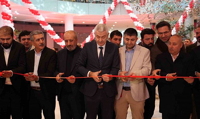 Antalya'da teknoloji indirimi izdihama yol açtı: 10 saat yağmur altında beklediler