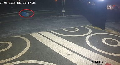 Antalya'daki hortum anı kamerada: Konteynerler savruldu, araç gitmekte zorlandı