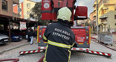 Apartmanın 2. katı alev alev yandı: 5 kişi dumandan etkilendi