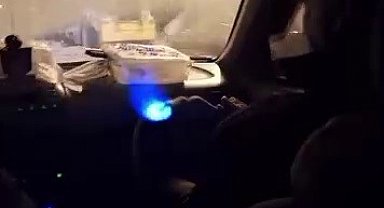 Araç içerisinde pürmüzle ısınmaya çalıştılar