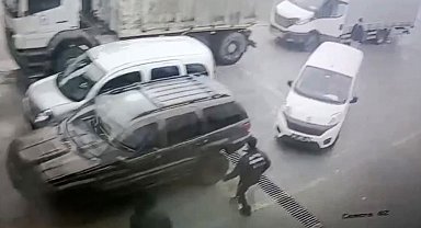 Araç muayene istasyonunda kaza: 3 araç hasar gördü