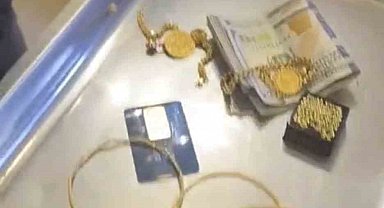 Araklı'da duyarlı davranış: Altın ve para dolu çanta sahibine teslim edildi