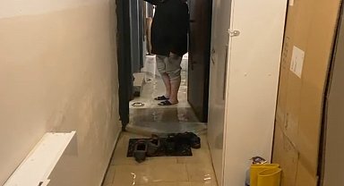 Arnavutköy'de sağanak yağışta ev ve iş yerlerini su bastı