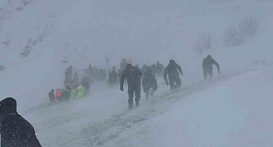 Artvin'de çığ bölgesinde arama çalışmalarına ara verildi