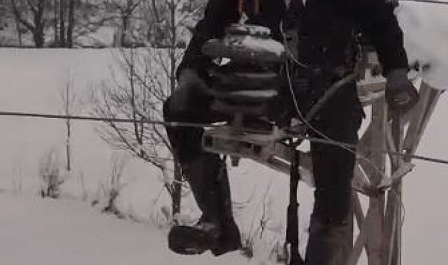 Artvin'de yoğun kar yağışına rağmen elektrik dağıtım şirketi çalışanları kesintisiz enerji için sahada