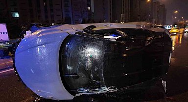 Aşırı hız ve alkol kazaya neden oldu: Sancaktepe'de otomobil takla attı