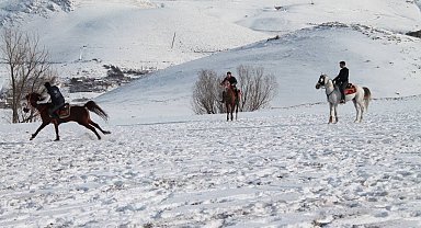 Asırlık gelenek cirit Bayburt ve Erzincan'da yaşatılıyor
