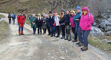 Asmasu Şelalesi'ne yürüdüler