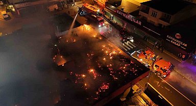 Ataşehir'de iki katlı binanın çatısında yangın