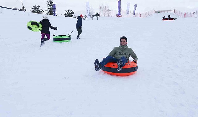 Atatürk Üniversitesi'nde kış coşkusu kampüse taşındı: Atakışpark öğrenci merkezi sezonu açtı