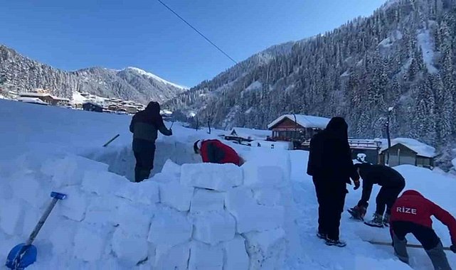 Ayder Yaylası'na yapılan 'iglolar' ilgi çekiyor