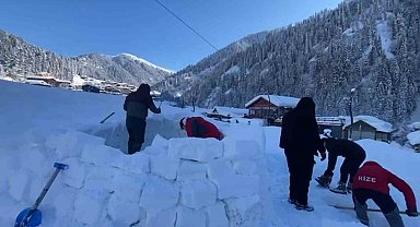 Ayder Yaylası'na yapılan 'iglolar' ilgi çekiyor