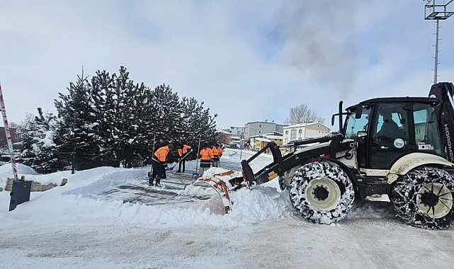 Aydıntepe'de karla mücadele ilçe genelinde devam ediyor